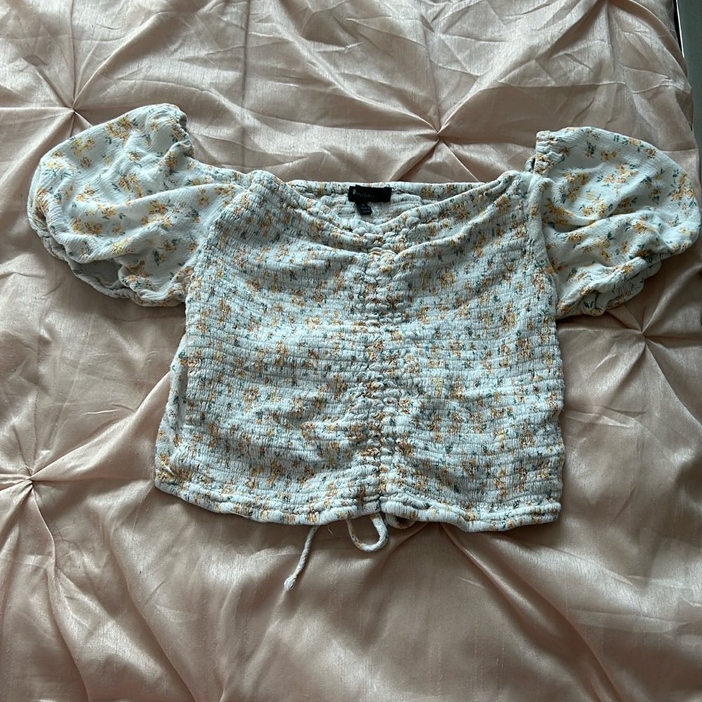 White cropped top from papaya, size medium, worn once, adjustable, floral